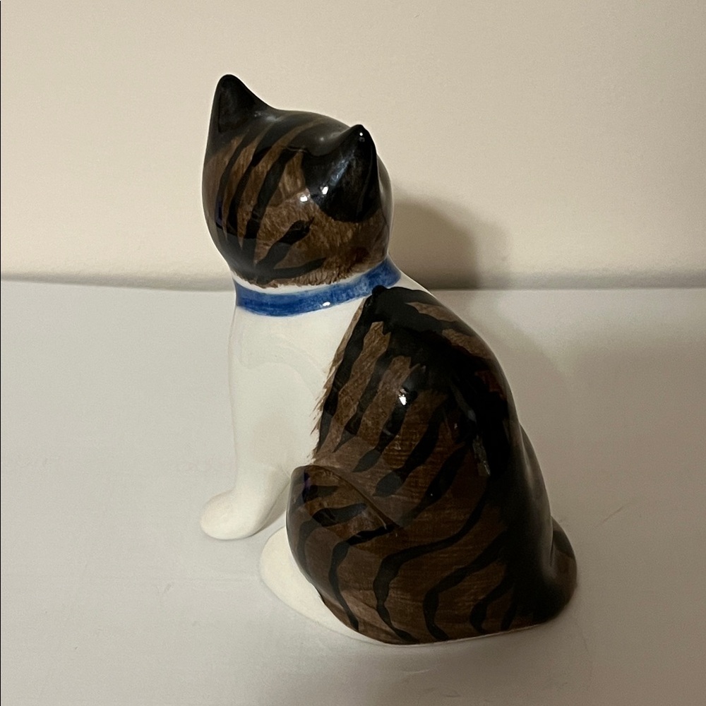 Vintage Ceramic Tabby Cat Figurine with Blue Scarf by N.S. Gustin Hand painted - Picture 5 of 10